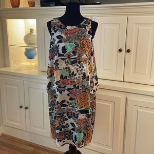 VERSONA sleeveless dress with flowy top. Size large. Beautiful print of flowers.